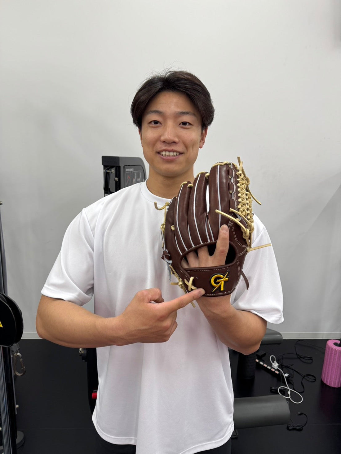 中日ドラゴンズ 背番号43 味谷大誠選手とGTグラブ